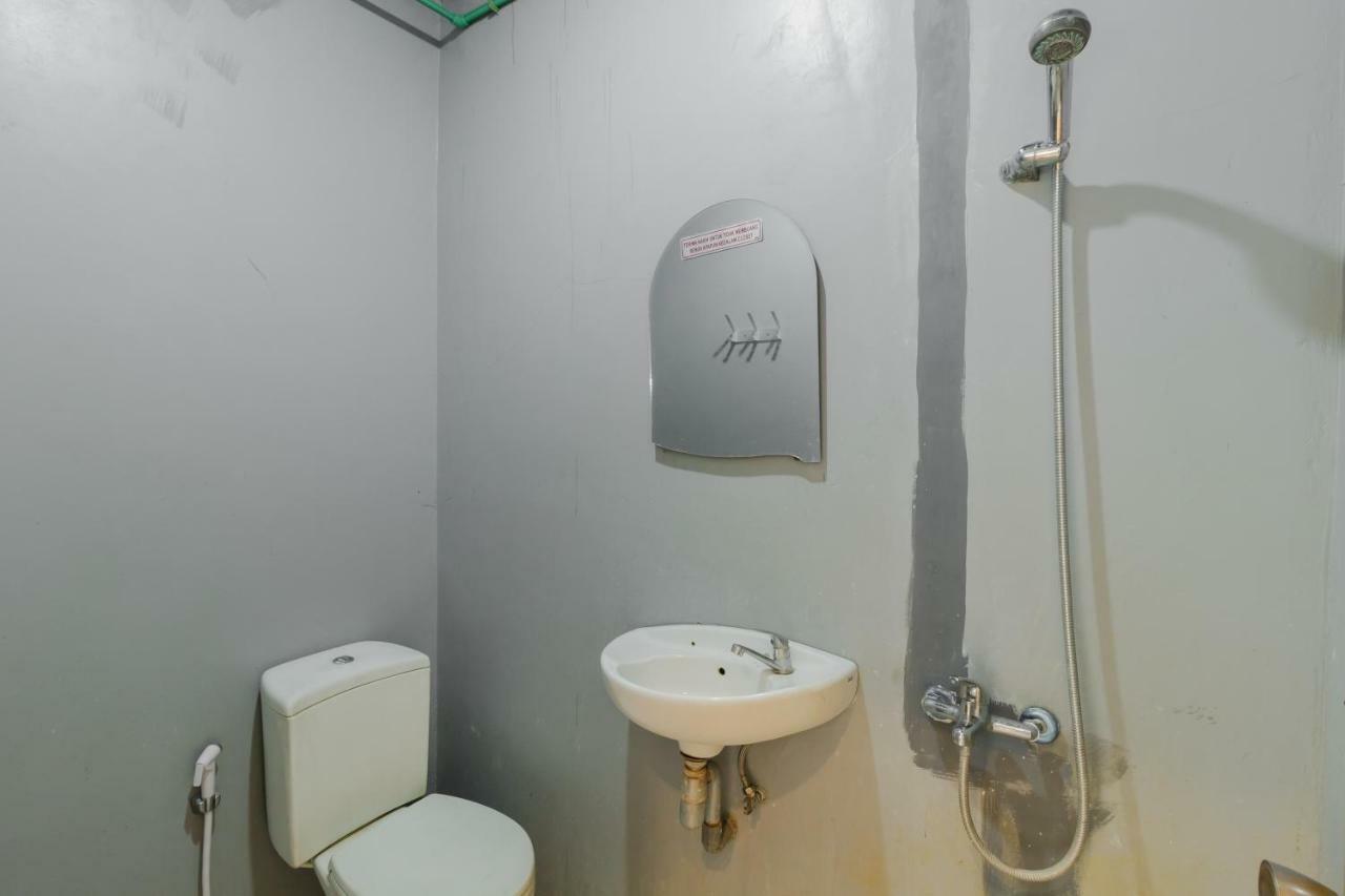 RedDoorz Syariah At Taman Bendungan Asahan Jakarta Bagian luar foto